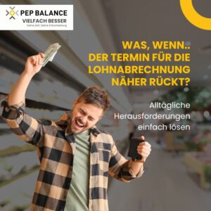 Lohnabrechnung-Einsatzplanung KW12 Ein Mitarbeiter im Supermarkt jubelt mit Bargeld in der Hand und Geldbörse vor einem verschwommenen Verkaufsregal. PEP BALANCE steht für eine einfache, sichere und digitale Übermittlung von Arbeitszeiten an die Lohn- und Gehaltsabrechnung im Supermarkt.
